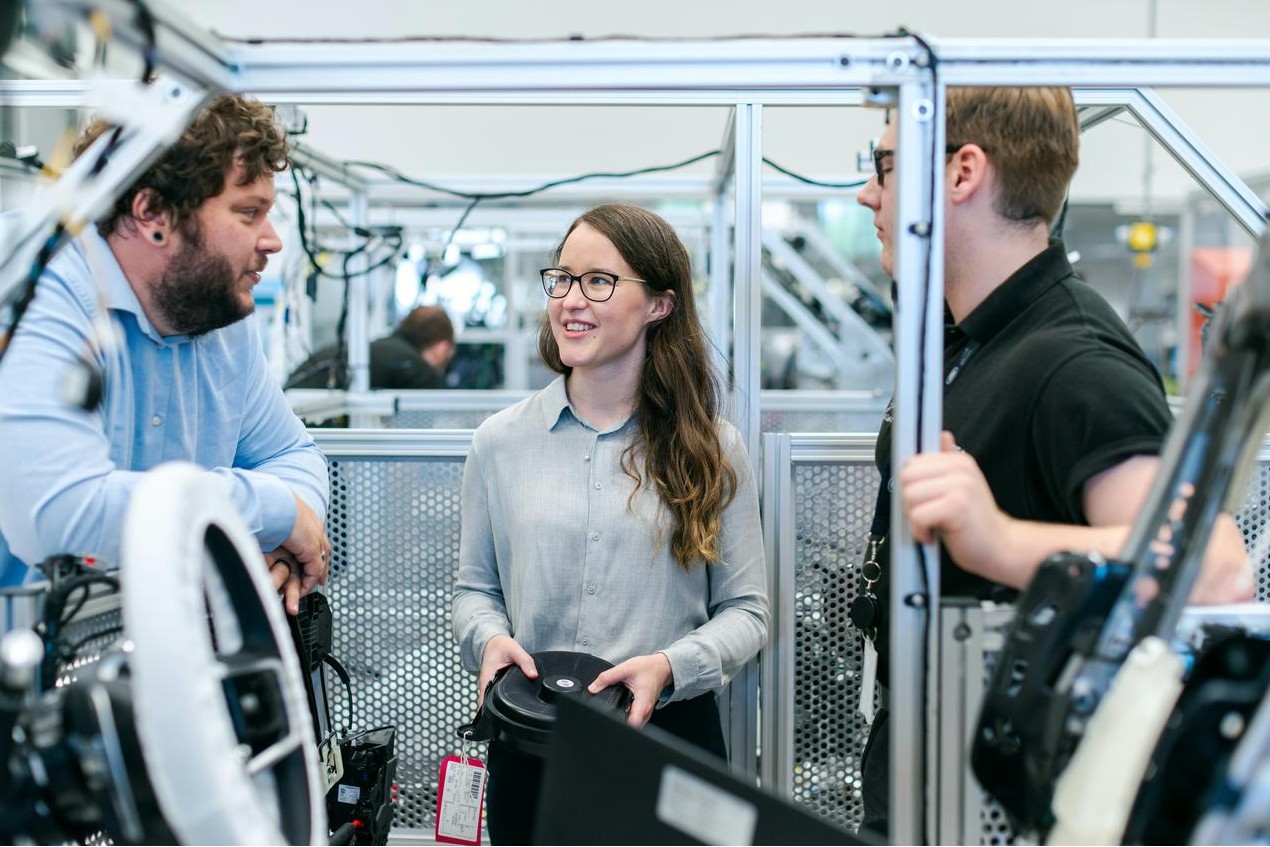 Taller automotriz en funcionamiento